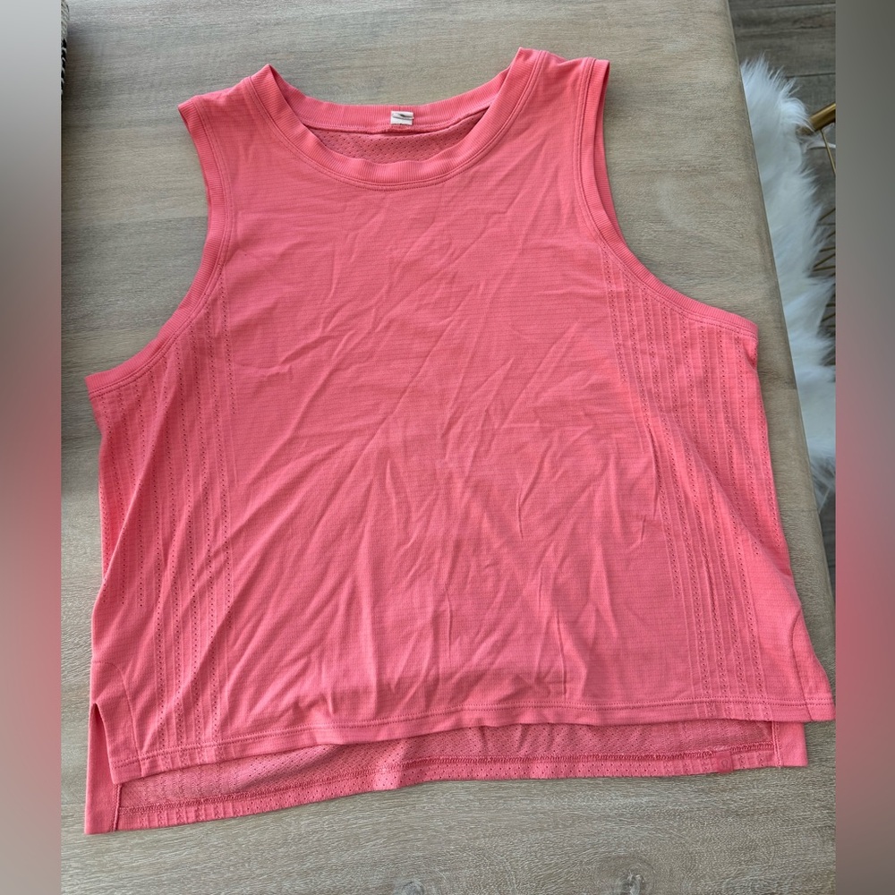 Lululemon train to be tank top